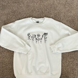 White floral embroidered crewneck